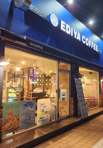 오피스 상권에 위치한 부천 이디야커피 카페 매매